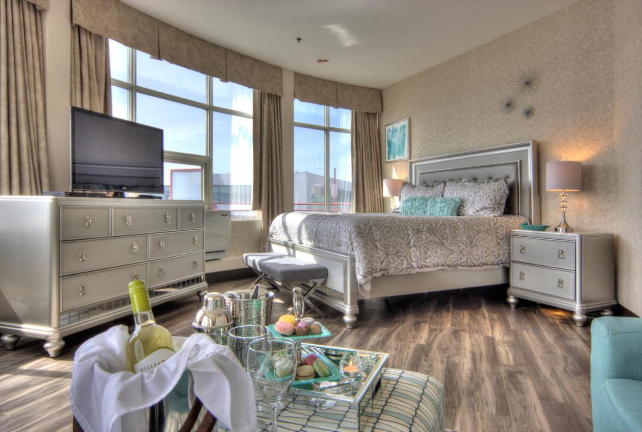 The Lonsdale Quay Hotel North Vancouver Extérieur photo
