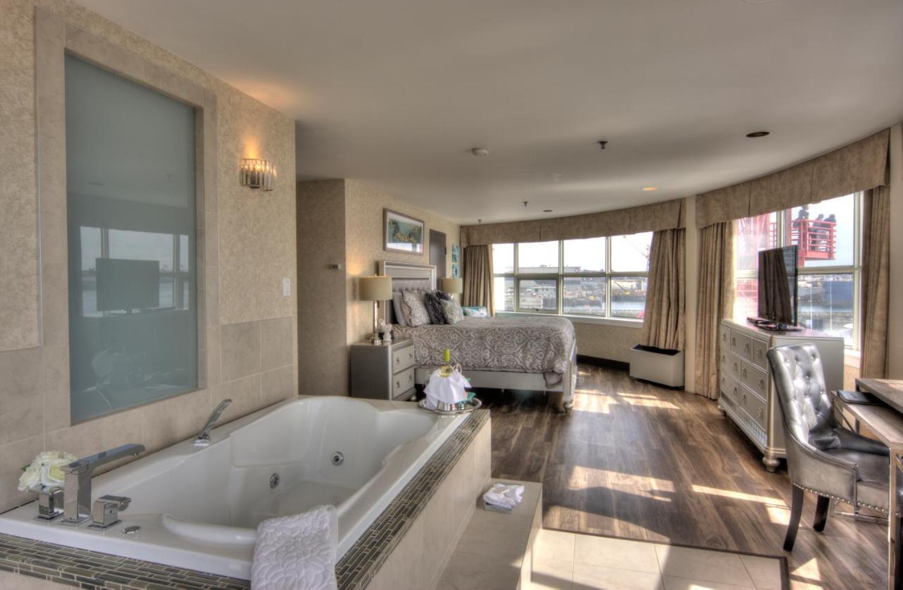 The Lonsdale Quay Hotel North Vancouver Extérieur photo