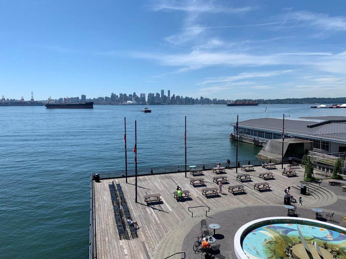 The Lonsdale Quay Hotel North Vancouver Extérieur photo
