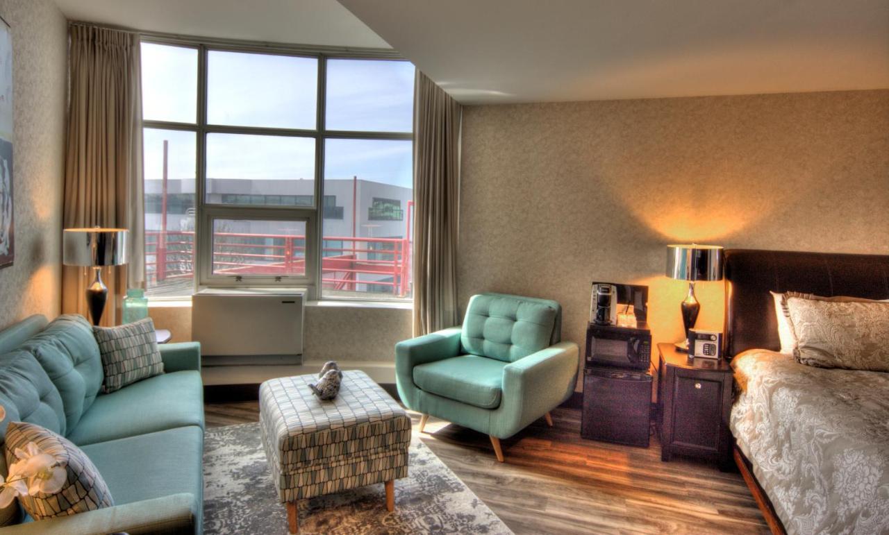 The Lonsdale Quay Hotel North Vancouver Extérieur photo