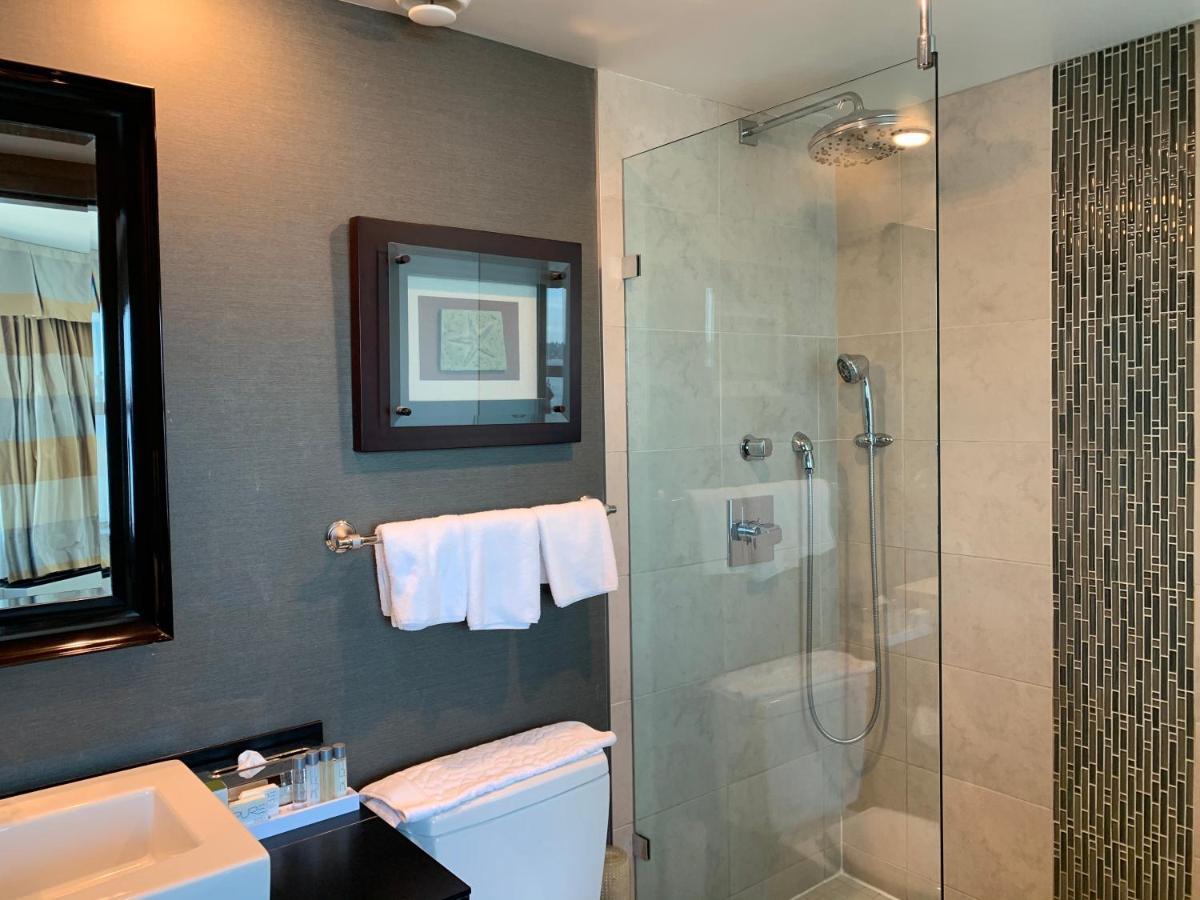 The Lonsdale Quay Hotel North Vancouver Extérieur photo