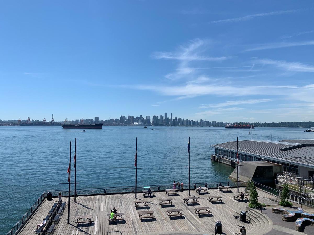 The Lonsdale Quay Hotel North Vancouver Extérieur photo