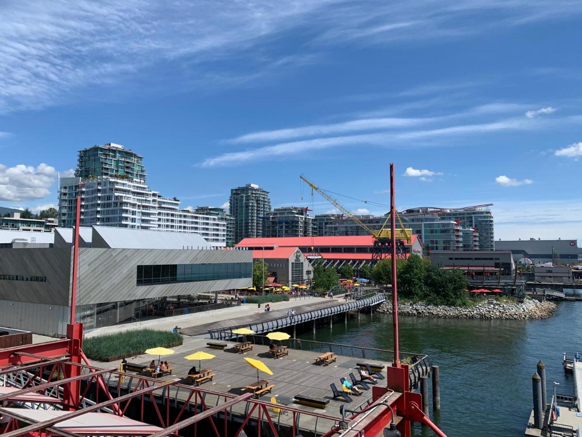 The Lonsdale Quay Hotel North Vancouver Extérieur photo