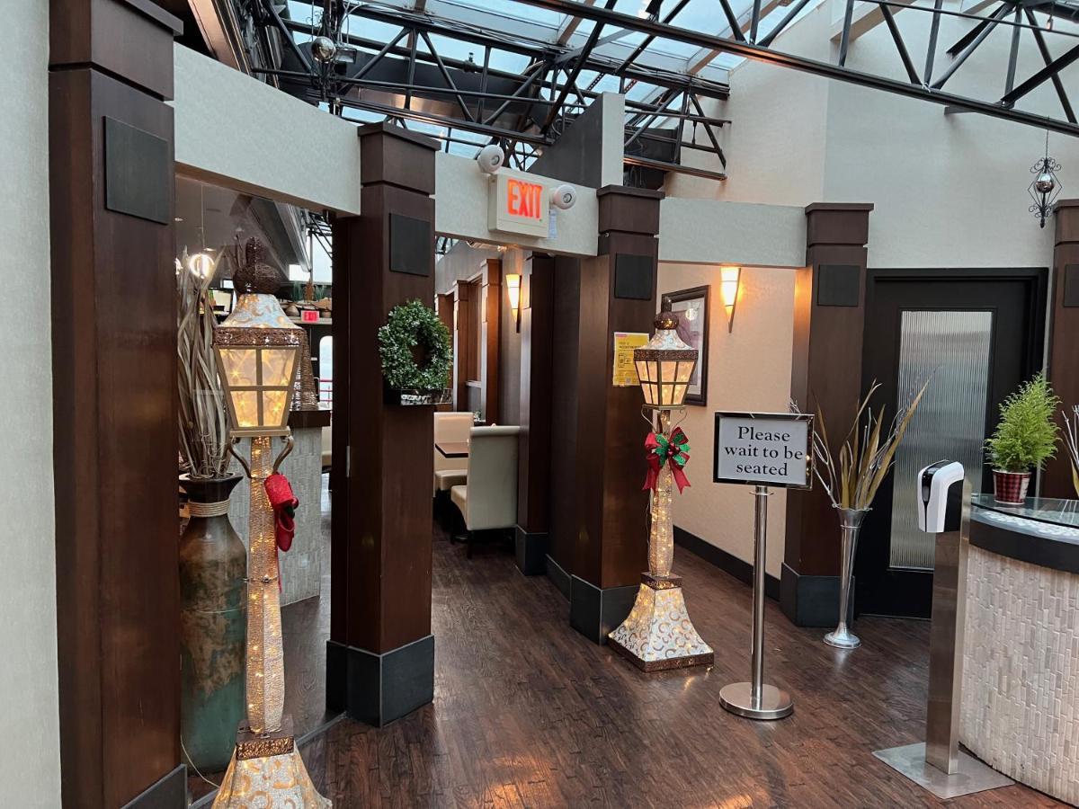 The Lonsdale Quay Hotel North Vancouver Extérieur photo
