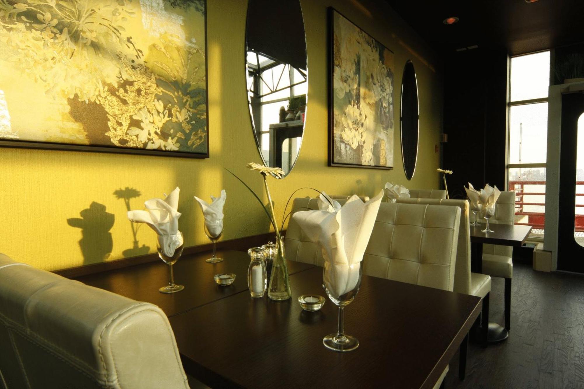 The Lonsdale Quay Hotel North Vancouver Extérieur photo