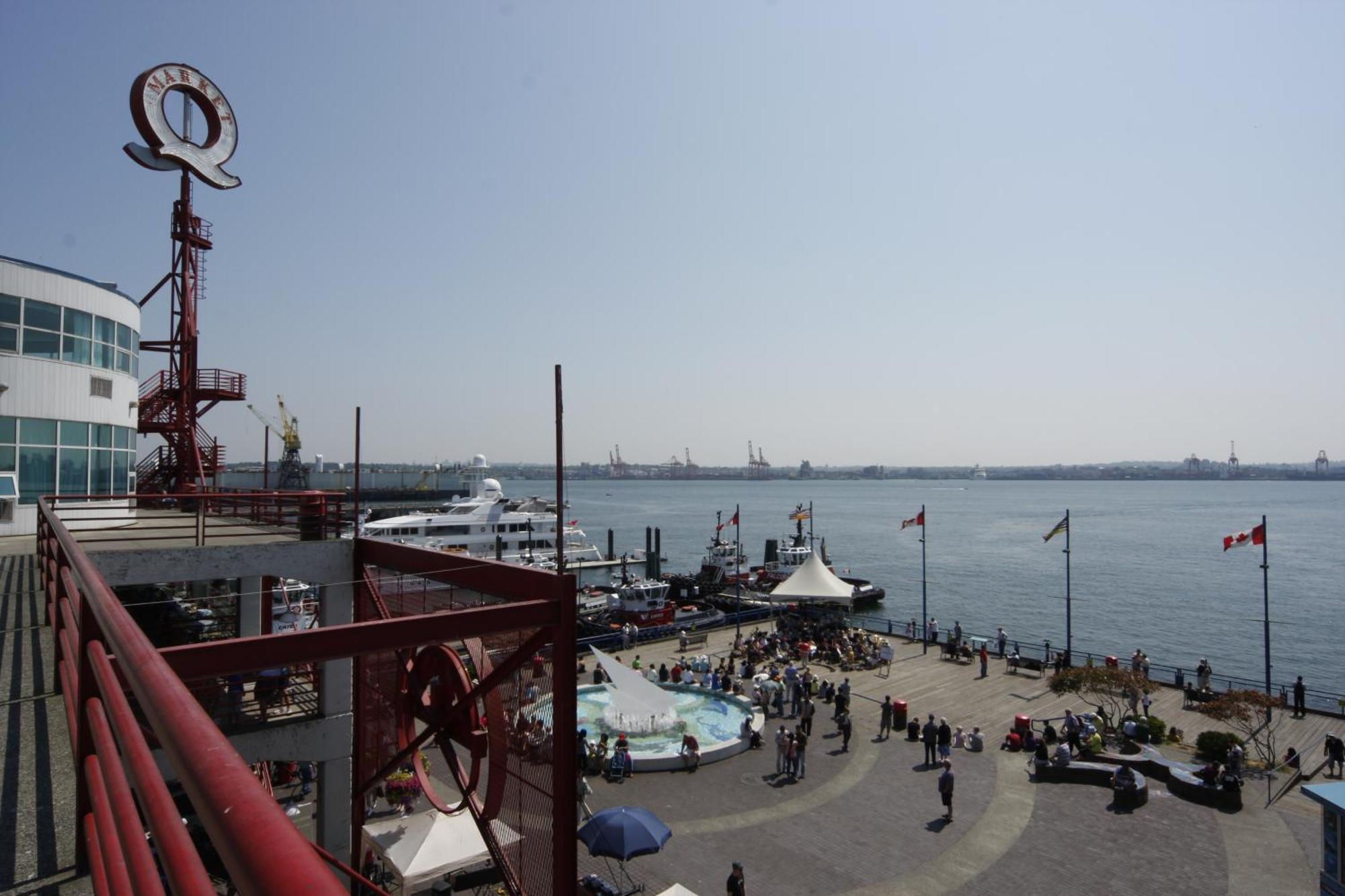 The Lonsdale Quay Hotel North Vancouver Extérieur photo