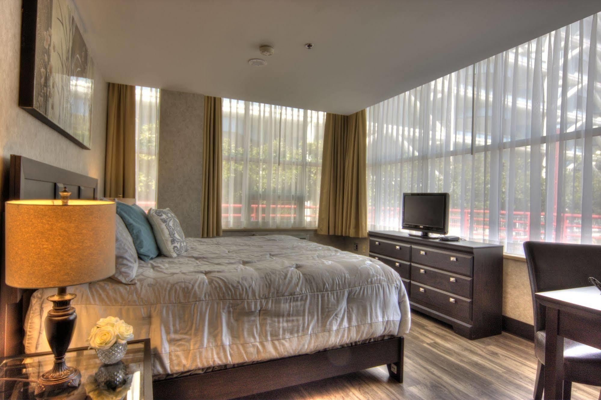 The Lonsdale Quay Hotel North Vancouver Extérieur photo