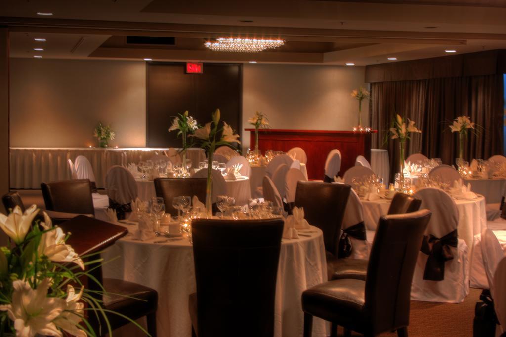 The Lonsdale Quay Hotel North Vancouver Extérieur photo